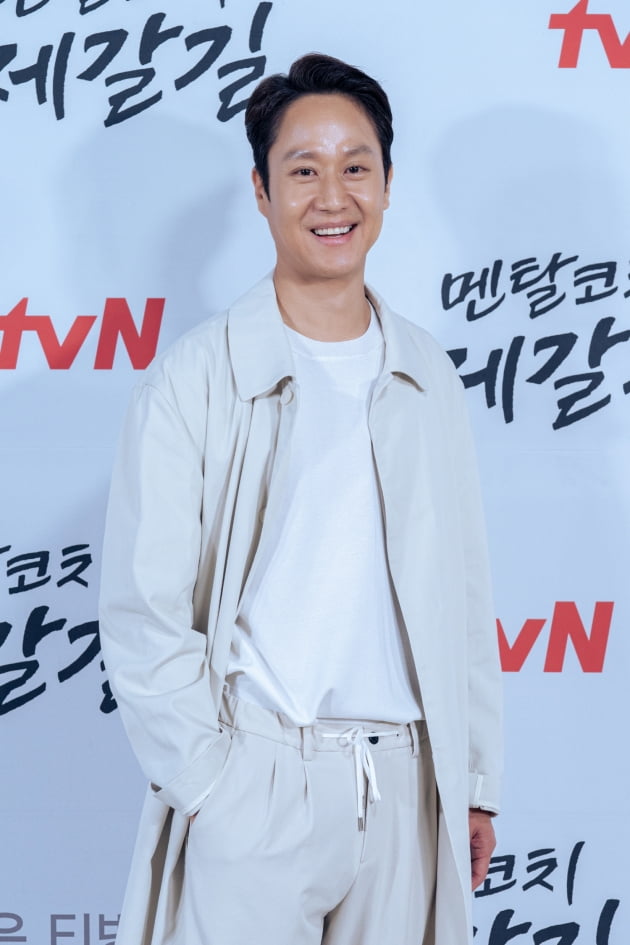 이름값 바랜 '쓰레기'·에미상, '이승기♥이세영' 쫓아가다 가랑이 찢어져[TEN피플]