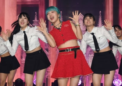 [TEN 포토] 아도라 '밝은에너지 뿜뿜'