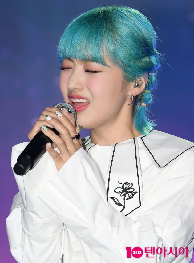 [TEN 포토] 아도라 '아름다운 감성 발라드'