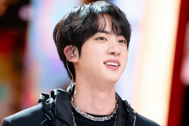 방탄소년단 진, 빌보드 핫 트렌딩 송즈 'Yours' 45주, '슈퍼 참치' 41주 차트인
