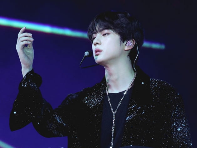 방탄소년단 진, 디즈니까지 사로잡은 '미의 남신'
