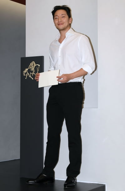 [TEN 포토] 손석구 '오늘도 멋짐'