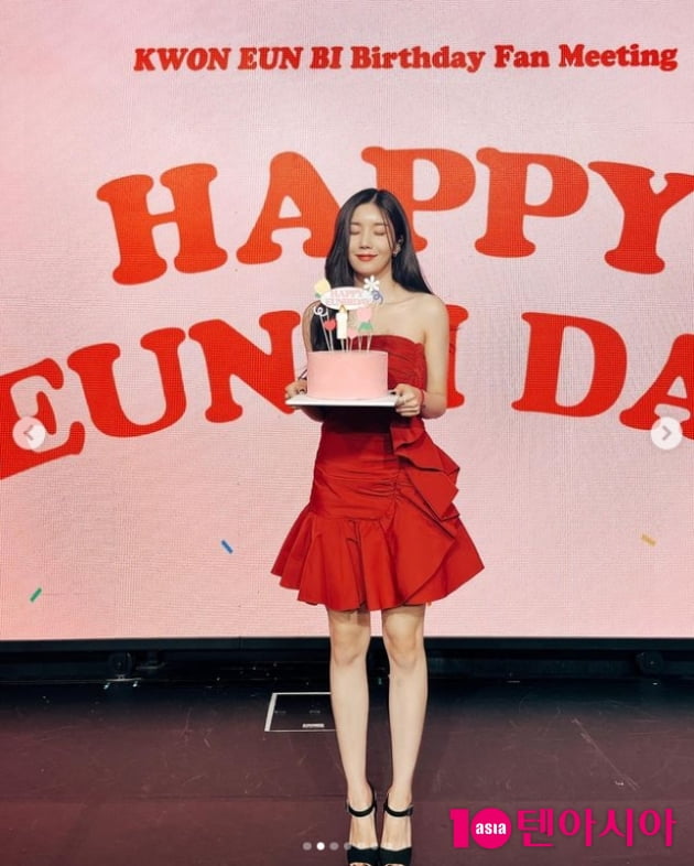 권은비,너무 행복한 생일...점점 더 과감해진 의상 [TEN★]