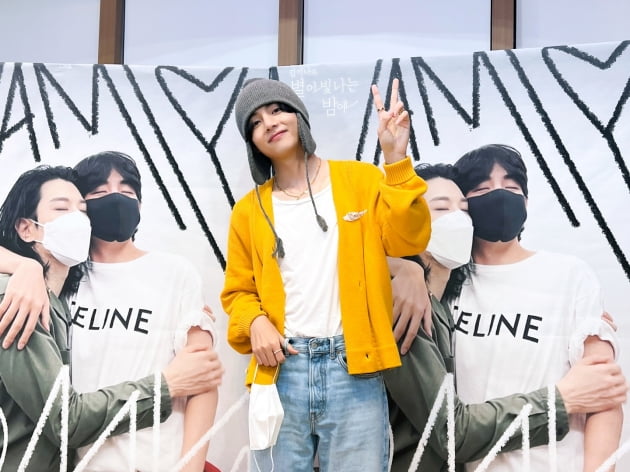 방탄소년단 뷔, 라디오 DJ 변신 이유 "불면증 심한 팬이 쓴 편지"
