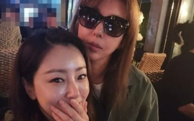 오나라, 연예인의 연예인과 어깨동무 '찰싹'…"내가 실물 영접을 하다니" [TEN★]