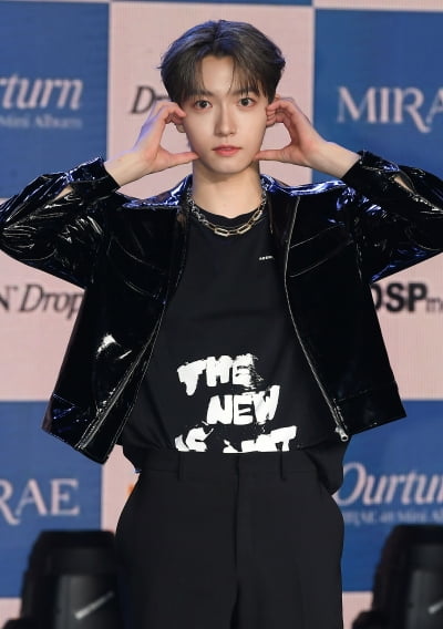 [TEN 포토] 미래소년 박시영 '귀여운 볼하트'