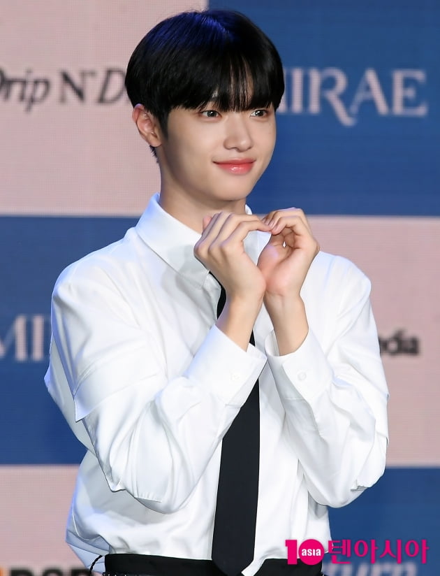 [TEN 포토] 미래소년 손동표 '나우에게 보내는 꽃미소'