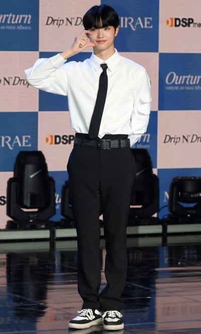 [TEN 포토] 미래소년 손동표 '돋보이는 센터 외모'