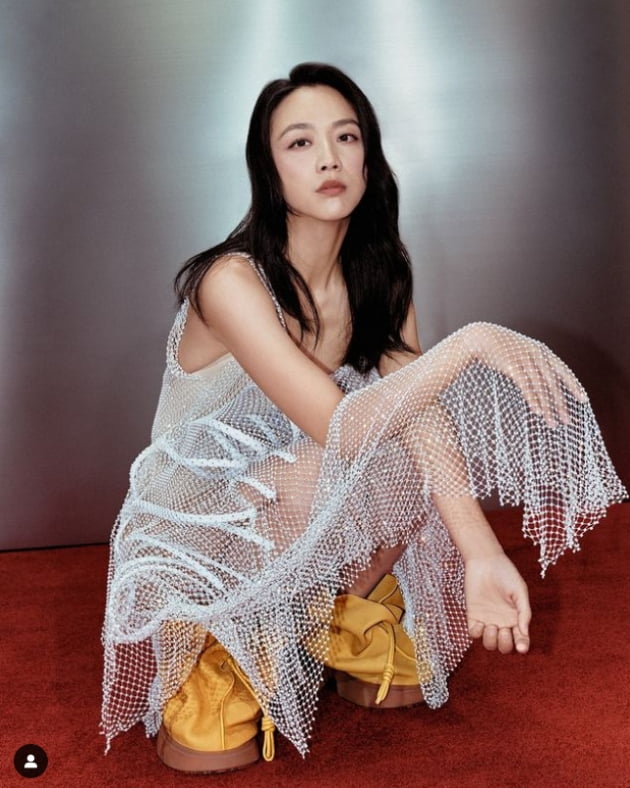 탕웨이, ♥김태용 감독도 놀라는 파격적인 시스루...역시 대륙여신 미모[TEN★]