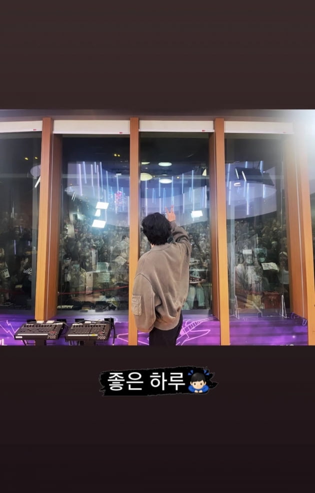 /사진=방탄소년단 뷔 인스타그램