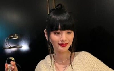 나나, 매력 가득 비주얼…레드립으로 드러낸 강렬美[TEN★]
