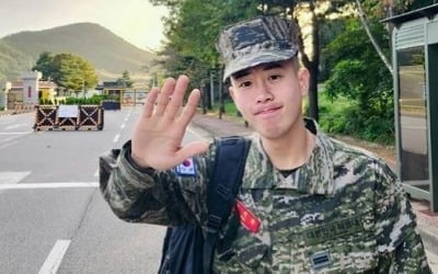 피오, 해병대 입대 후 근황…얼굴 반쪽됐네[TEN★]