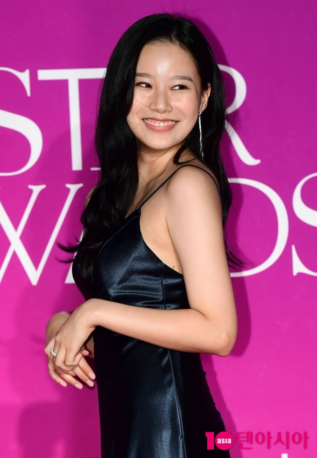 [TEN 포토] 박유나 '자신감 넘치는 뒤태'