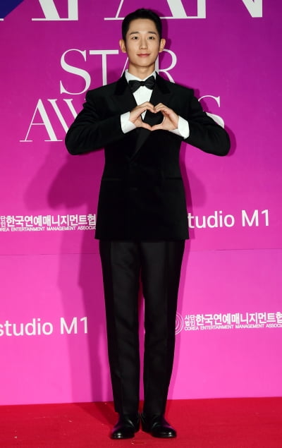 [TEN 포토] 정해인 '여러분 사랑해요'