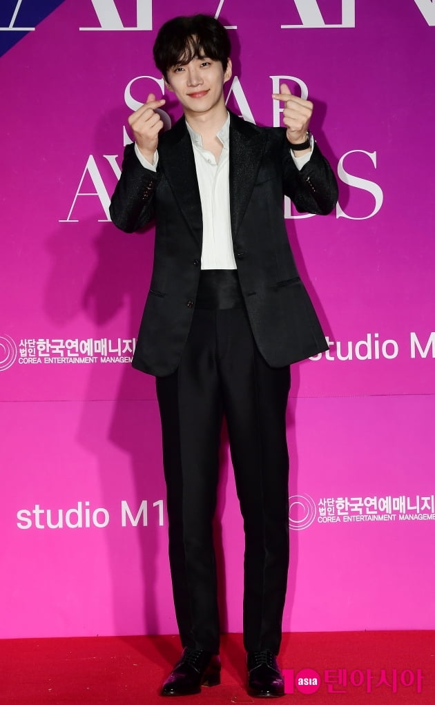[TEN 포토] 이준호 '하트가 두개~'
