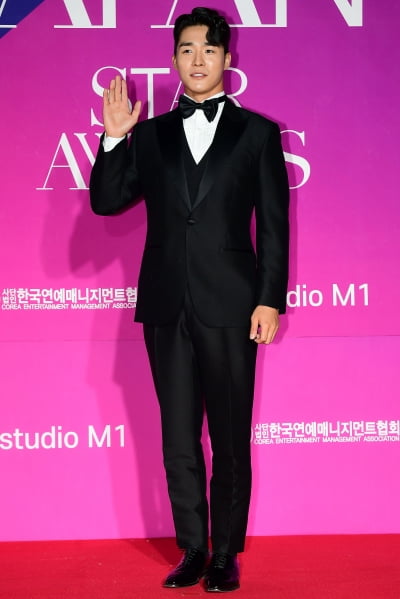 [TEN 포토] 서하준 '수줍은 남성미'