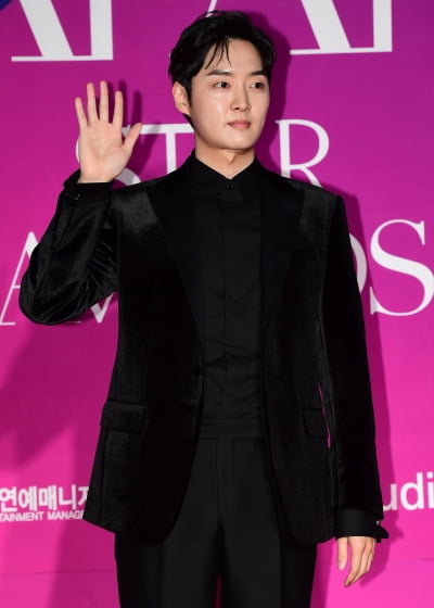 [TEN 포토] 강영석 '여유 넘치는 인사'