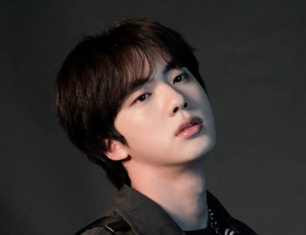 방탄소년단 진, 빌보드 핫 트렌딩 송즈 'Yours' 46주-'슈퍼 참치' 42주 연속 2곡 차트인
