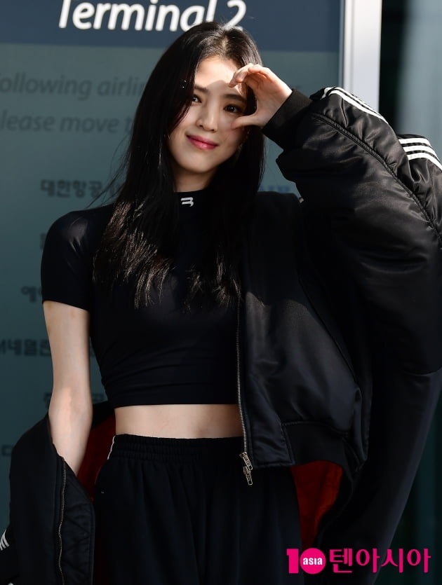 [TEN 포토] 한소희 '사랑스러운 하트'