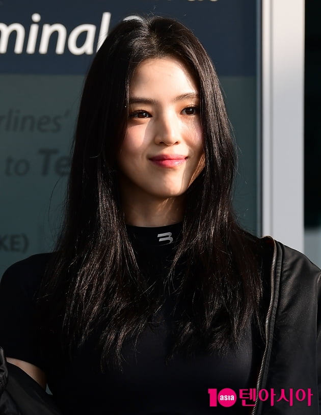 [TEN 포토] 한소희 '햇빛마저 질투하는 미모'