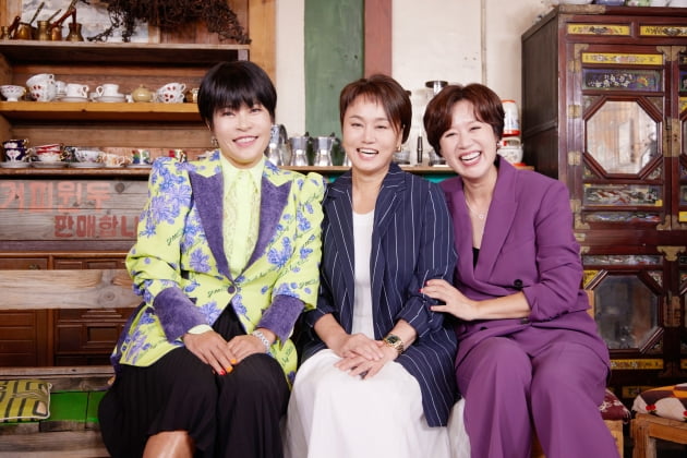 [종합] 박미선이 큰일했네…방송 짬밥 200년 넘는 희극인 뭉쳤다('여행의맛')