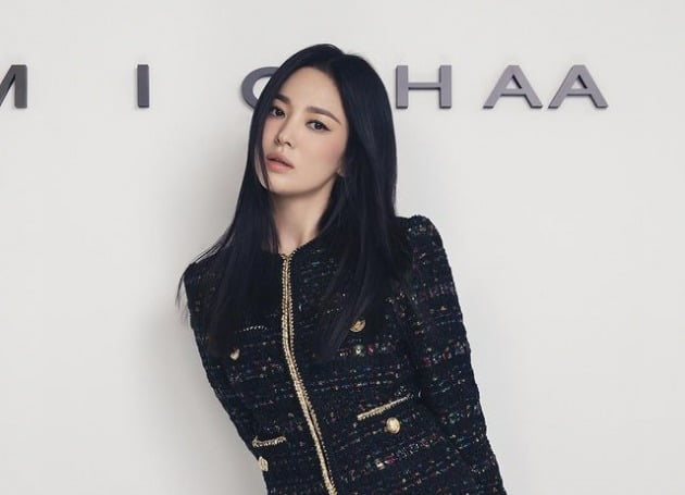 송혜교, 강렬한 스모키로 추녀 됐네…머리부터 발끝까지 블랙으로 도배[TEN★]