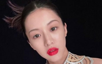 고윤정, 얼굴 천재의 완벽 비주얼…레드립으로 드러낸 '고혹美'[TEN★]
