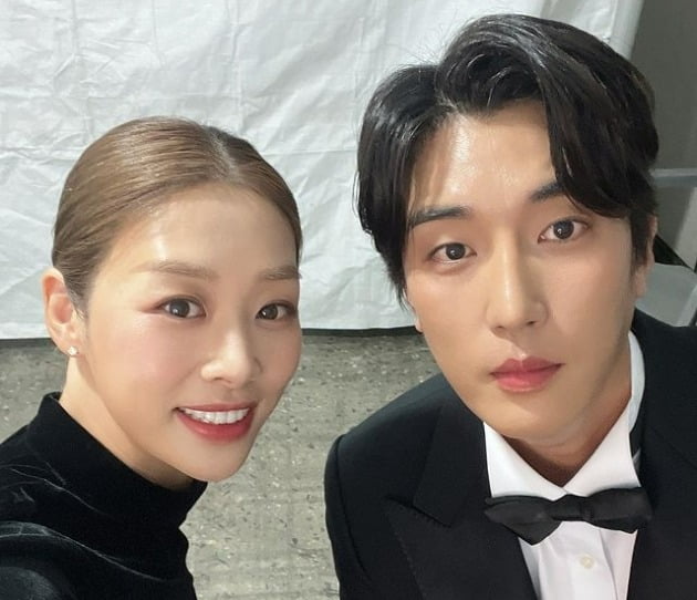 장신영, ♥강경준과 오랜만에 드레스 업한 애둘맘…여배우 포스[TEN★]