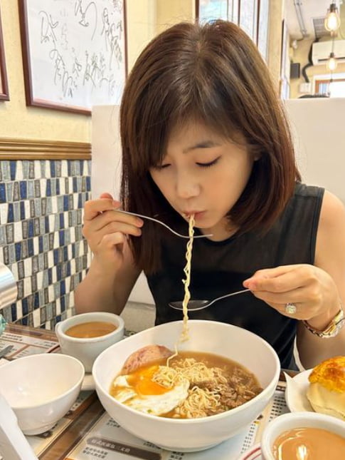 '홍콩댁' 강수정, 부촌에 살지만 입맛은 서민…다이아 반지는 덤[TEN★]