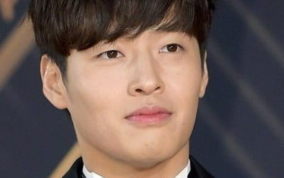 '19금·삭발'에도 부진했던 강하늘, 하지원과 '동백꽃' 영광이을까 [TEN스타필드]