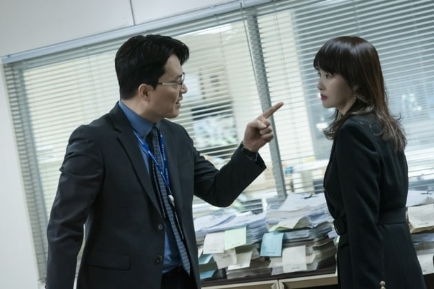 김선아, 前 남편 김형묵과 기 싸움…살벌한 신경전('디 엠파이어')