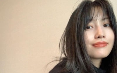 트와이스 모모, 가슴 뻥 뚫린 의상…탄탄 몸매 과시[TEN★]