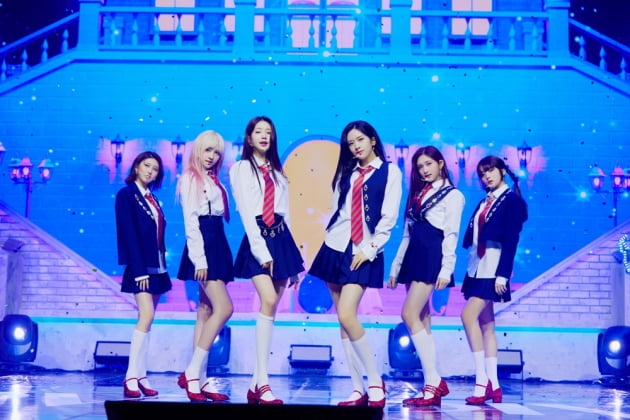 [공식]'MZ 워너비 아이콘' 아이브, '러브 다이브' 美 빌보드 10월1일자 25주 연속 차트인