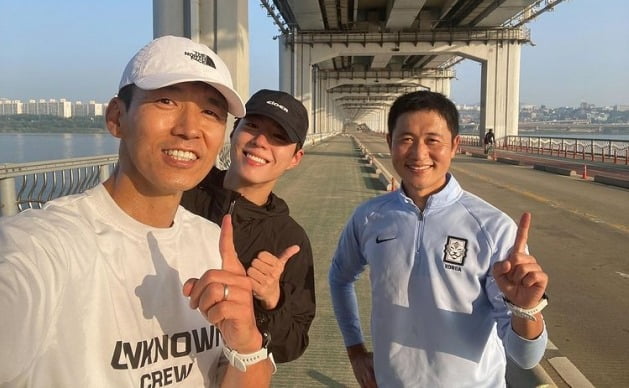박보검, 어쩌다 보니 기록 세웠네…션·이영표와 훈훈한 러닝 크루 케미[TEN★]