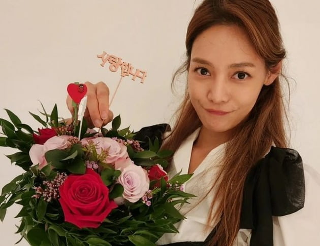 안현모, ♥라이머와 결혼기념일 5주년 "카드 내용 늘 복붙, 꽃다발 합격"[TEN★]