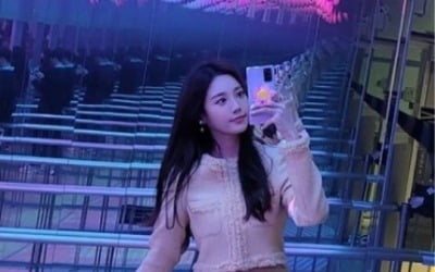유라, 모델 뺨치는 비율 과시…'넘사벽 각선美'에 감탄[TEN★]
