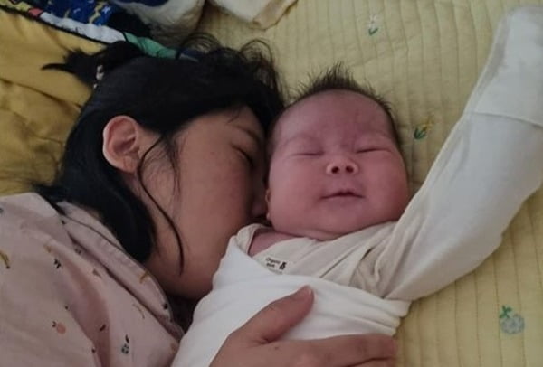 '윤승열♥' 김영희, 출산 후 살 빠지고 얼굴 핏기도 사라졌네…산후 보약 먹을 만[TEN★]