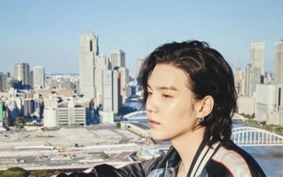 BTS 슈가, '장발 남신' 아우라…그냥 찍어도 화보급 비주얼[TEN★]