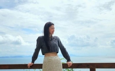 권나라, 마네킹도 울고 갈 완벽 비율…한 줌 개미허리 장착[TEN★]