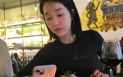 이진, 갈수록 더 어려지네…뉴욕서 와인 데이트 [TEN★]