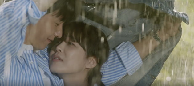 [종합] 임주환♥이하나, 핑크빛 분위기…금방이라도 키스할 듯 뽀뽀 쪽('삼남매')