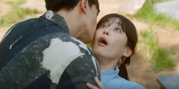 [종합] 임주환♥이하나, 핑크빛 분위기…금방이라도 키스할 듯 뽀뽀 쪽('삼남매')