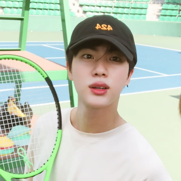 방탄소년단 진, 테니스 관람에 포스트 페더러 '도미니크 팀' 환호