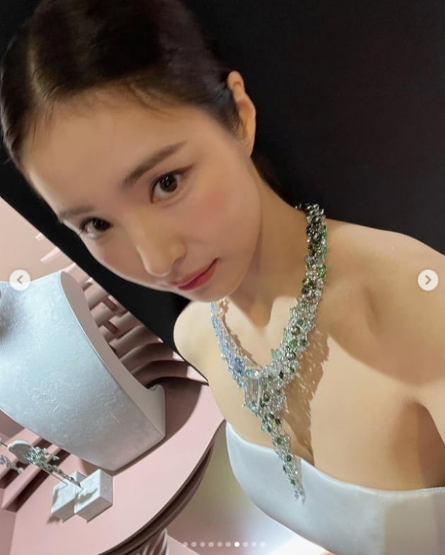 신세경, 오프숄더로 섹시하게....보석마저 기죽이는 미모[TEN★]
