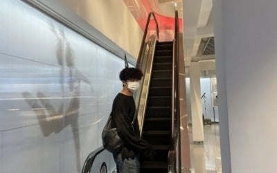 임영웅, 뽀글파마에 더해진 힙한 매력…“한 계단 한 계단 한계란”[TEN★]