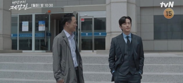 [종합] 정우, 내부 고발→권율에 돌려차기 안면 강타…이유미 "당신이 필요해"('제갈길')