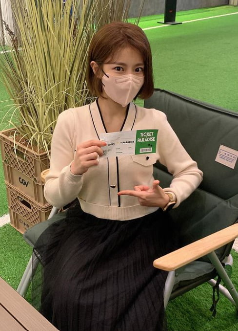 '돌싱글즈' 김은영, 결국 연예계까지 진출하나…영화 협찬까지 '셀럽 그 자체'[TEN★]