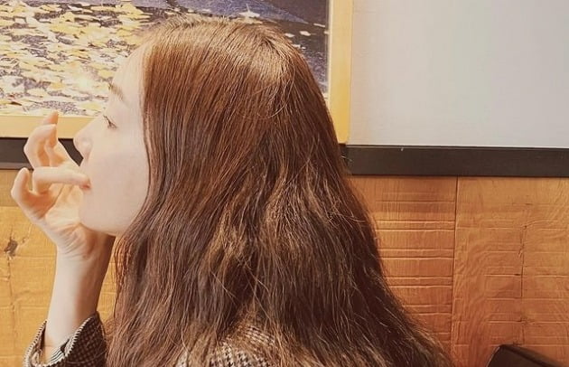 '9세 연하♥' 최지우, 애엄마 맞아? 뒤태만 보면 20댄 줄…가을 느낌 물씬[TEN★]