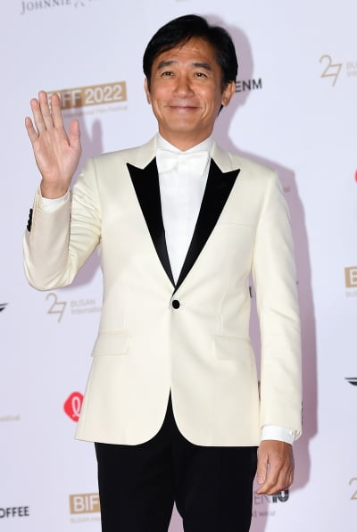 [TEN 포토] 양조위 '아시아 영화인상 수상'(27th BIFF)