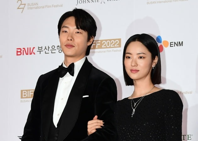 MC 류준열·전여빈 "3년만 정상 개최 27th BIFF, 관객과 만나니 웅장+감격"